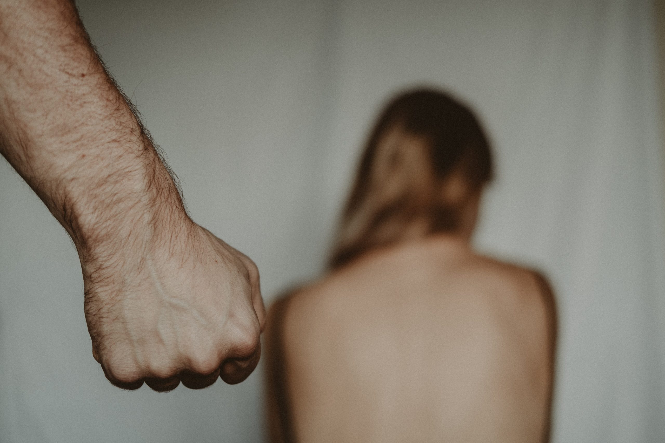 Quels sont les actes à caractère sexuel punis par la loi ?