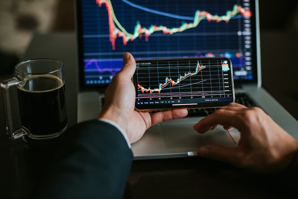 La réglementation sur le trading et la protection des données personnelles